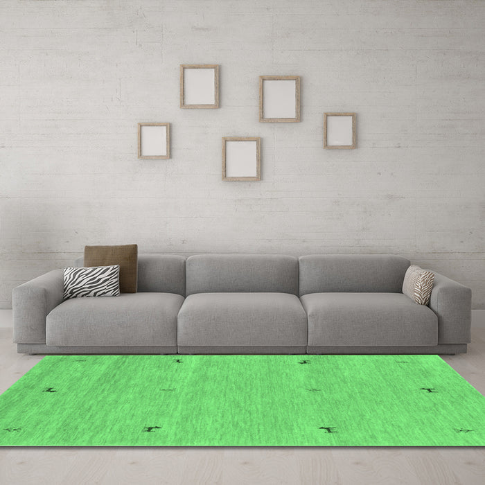 Machine Washable Abstract Emerald Green Contemporary Area Rugs in a Living Room,, wshcon951emgrn