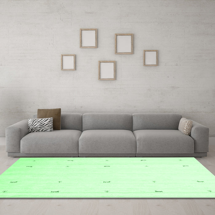 Machine Washable Solid Emerald Green Modern Area Rugs in a Living Room,, wshcon954emgrn