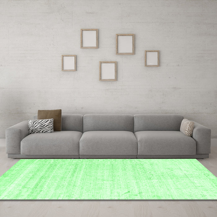 Machine Washable Solid Emerald Green Modern Area Rugs in a Living Room,, wshcon955emgrn