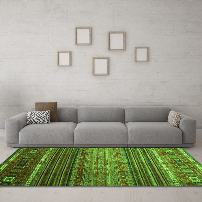 Machine Washable Oriental Green Traditional Area Rugs in a Living Room,, wshcon969grn