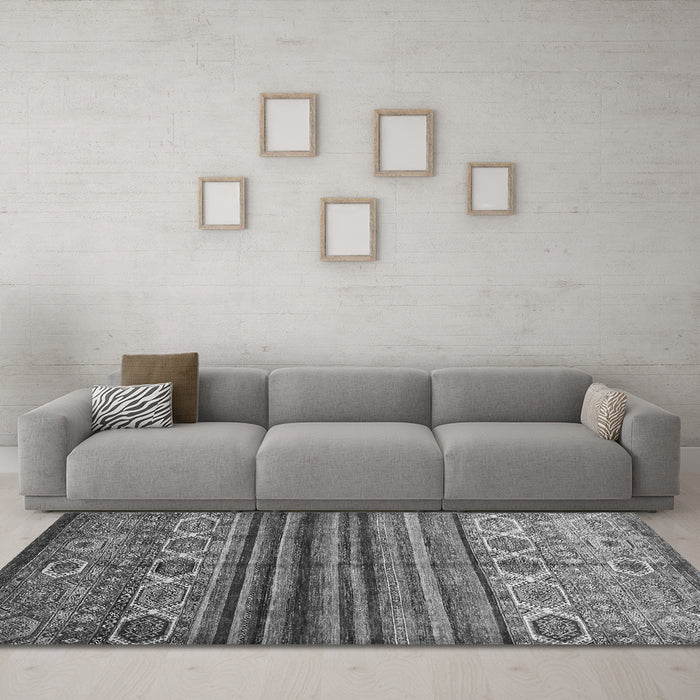 Machine Washable Oriental Gray Traditional Rug in a Living Room,, wshcon970gry