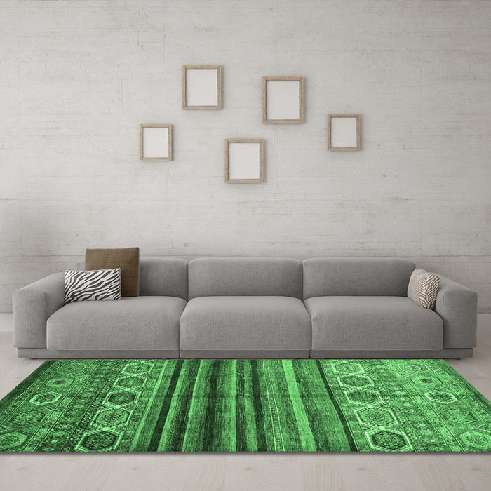 Machine Washable Oriental Emerald Green Traditional Area Rugs in a Living Room,, wshcon970emgrn