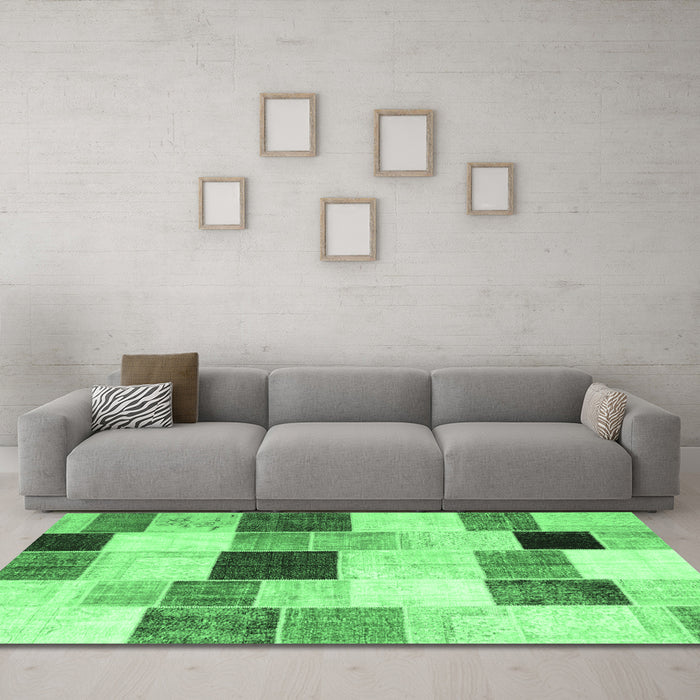 Machine Washable Patchwork Emerald Green Transitional Area Rugs in a Living Room,, wshcon976emgrn