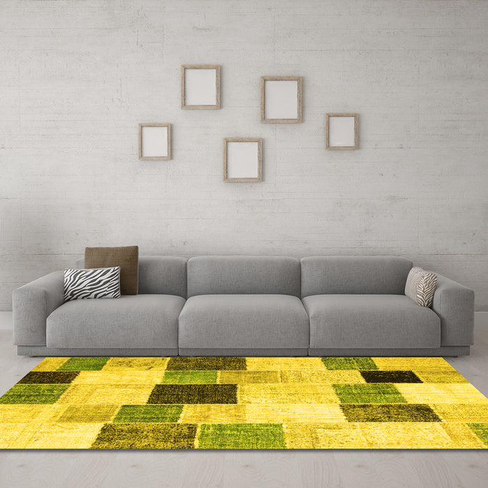 Machine Washable Patchwork Yellow Transitional Rug in a Living Room, wshcon976yw