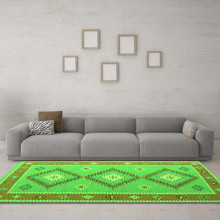 Machine Washable Oriental Green Traditional Area Rugs in a Living Room,, wshcon992grn