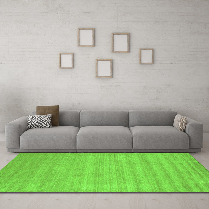 Machine Washable Solid Green Modern Area Rugs in a Living Room,, wshcon99grn
