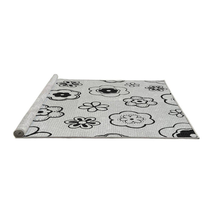 Serging Thickness of Machine Washable Transitional White Smoke Rug, wshpat1314