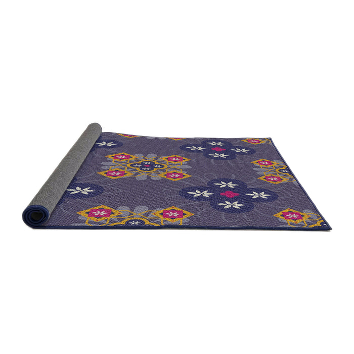 Thickness of Patterned Silver Gray Novelty Rug, pat2042
