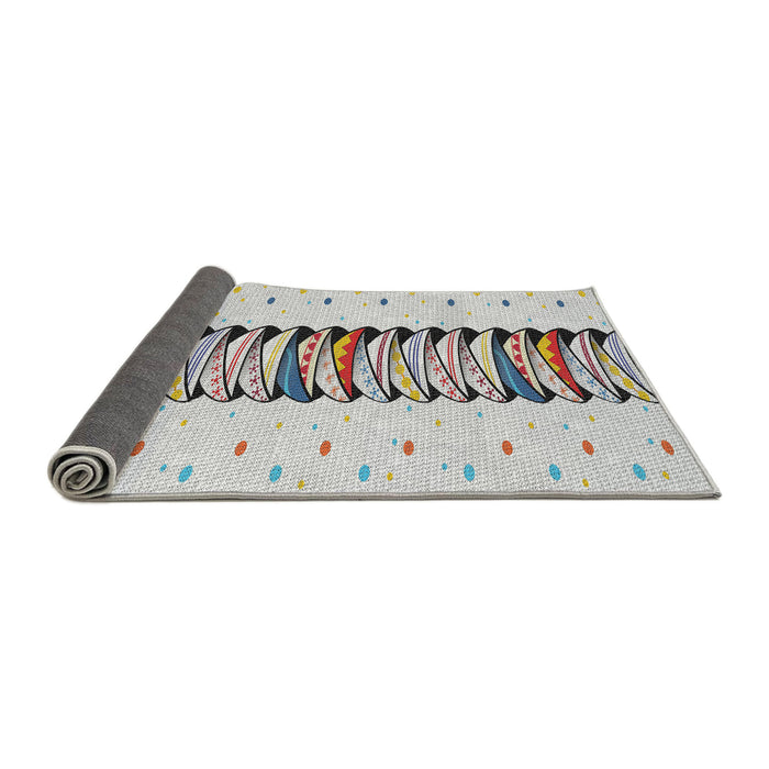 Thickness of Patterned Silver Gray Novelty Rug, pat2652