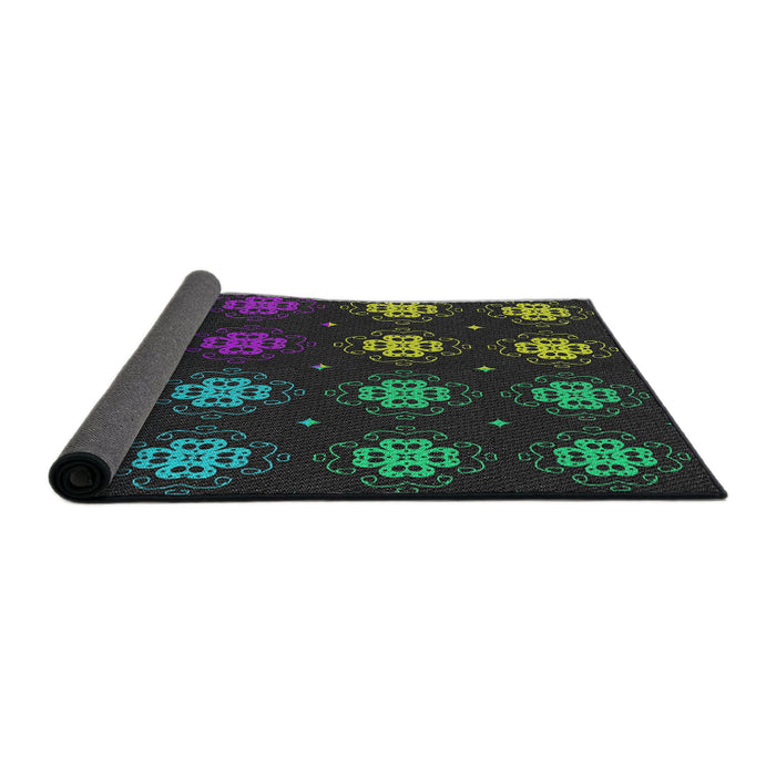 Thickness of Patterned Mid Gray Novelty Rug, pat2913