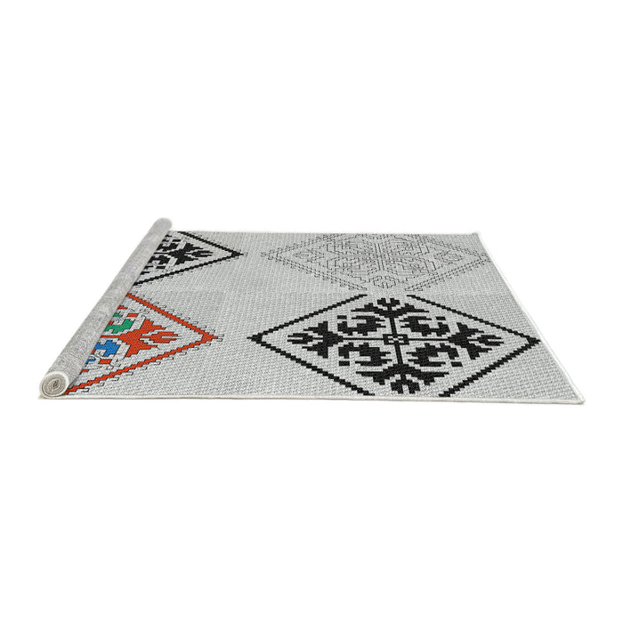 Serging Thickness of Machine Washable Transitional White Smoke Rug, wshpat646