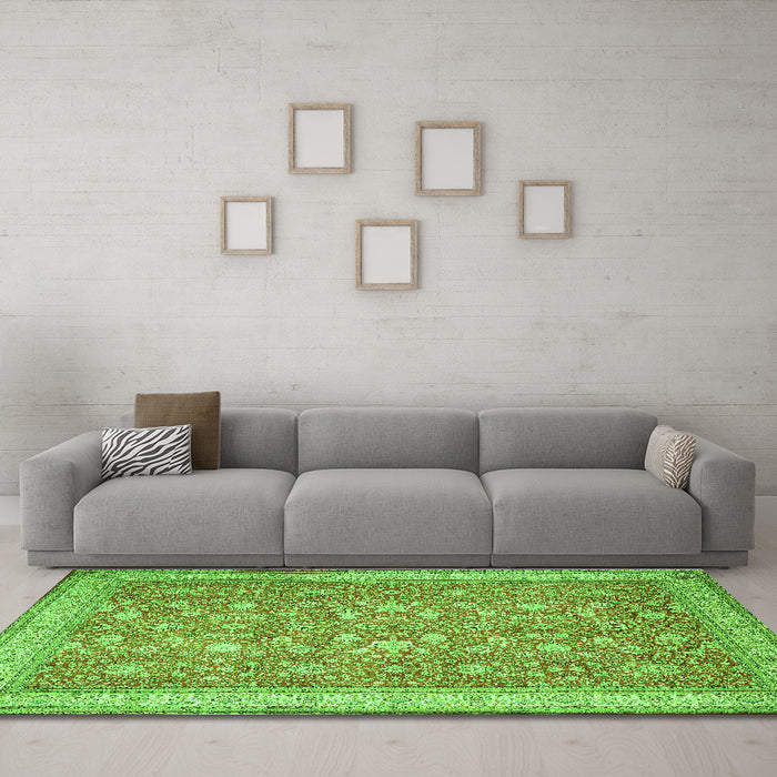 Machine Washable Persian Green Traditional Area Rugs in a Living Room,, wshtr1001grn