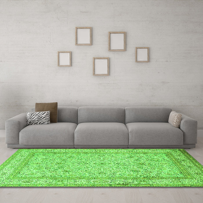 Machine Washable Persian Green Traditional Area Rugs in a Living Room,, wshtr1002grn