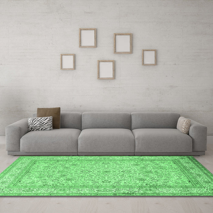 Machine Washable Persian Emerald Green Traditional Area Rugs in a Living Room,, wshtr1002emgrn