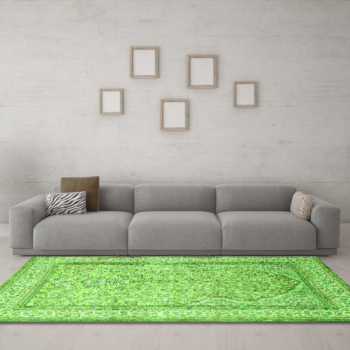 Machine Washable Persian Green Traditional Area Rugs in a Living Room,, wshtr1007grn
