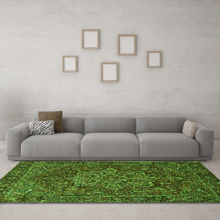 Machine Washable Persian Green Traditional Area Rugs in a Living Room,, wshtr1013grn