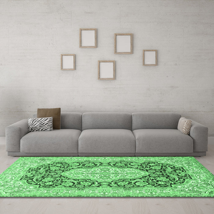 Machine Washable Medallion Emerald Green Traditional Area Rugs in a Living Room,, wshtr1015emgrn