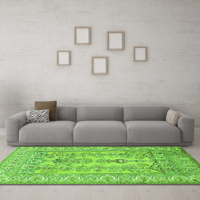 Machine Washable Persian Green Traditional Area Rugs in a Living Room,, wshtr1017grn