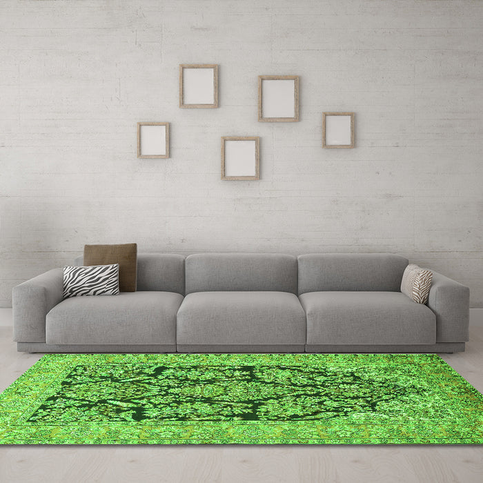Machine Washable Persian Green Traditional Area Rugs in a Living Room,, wshtr1018grn