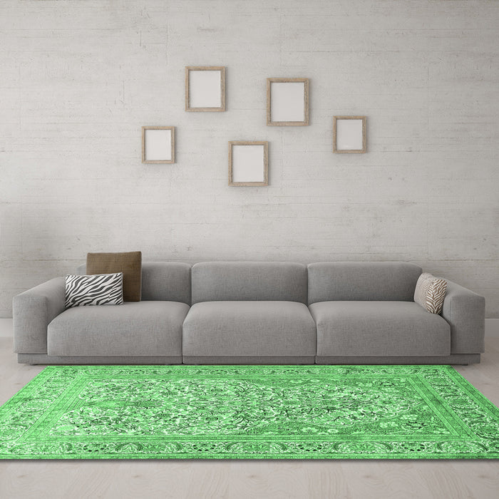 Machine Washable Persian Emerald Green Traditional Area Rugs in a Living Room,, wshtr1019emgrn