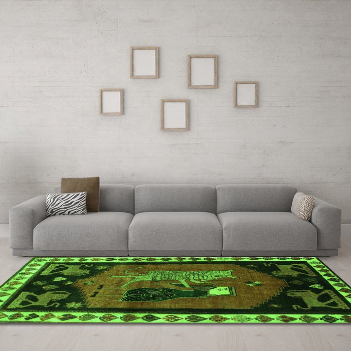 Machine Washable Animal Green Traditional Area Rugs in a Living Room,, wshtr101grn