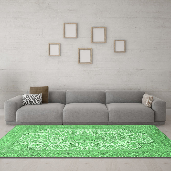 Machine Washable Persian Emerald Green Traditional Area Rugs in a Living Room,, wshtr1022emgrn