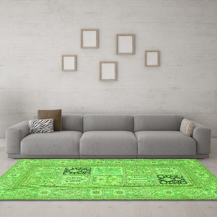 Machine Washable Persian Green Traditional Area Rugs in a Living Room,, wshtr1024grn