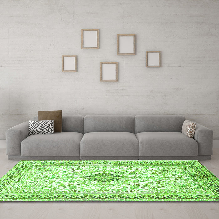 Machine Washable Medallion Green Traditional Area Rugs in a Living Room,, wshtr1026grn