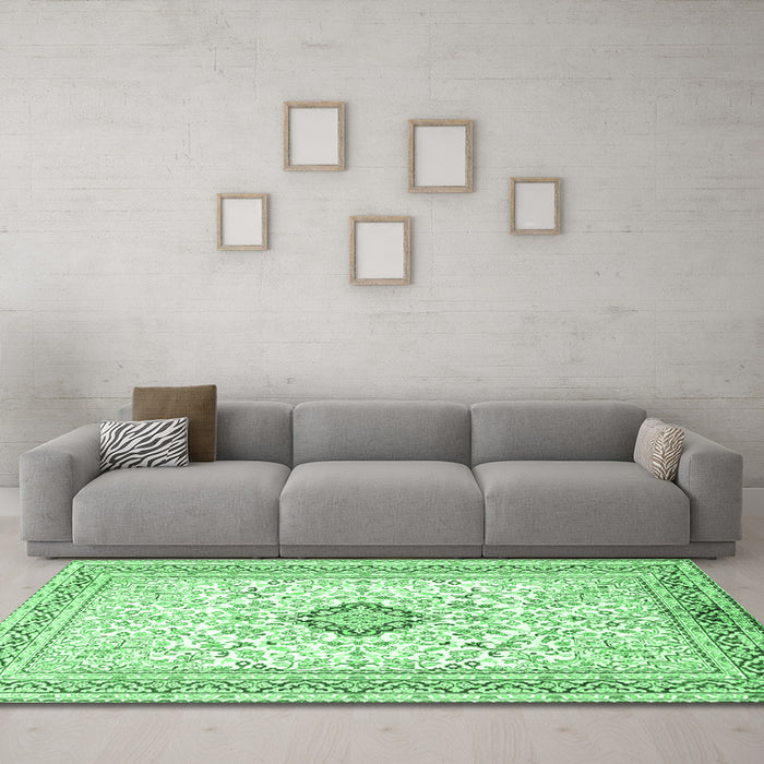 Machine Washable Medallion Emerald Green Traditional Area Rugs in a Living Room,, wshtr1026emgrn