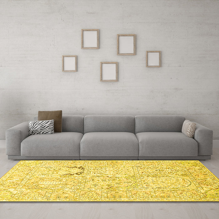 Machine Washable Animal Yellow Traditional Rug in a Living Room, wshtr1027yw