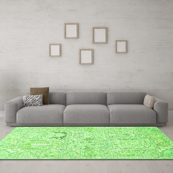 Machine Washable Animal Green Traditional Area Rugs in a Living Room,, wshtr1027grn