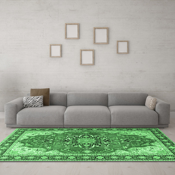Machine Washable Medallion Emerald Green Traditional Area Rugs in a Living Room,, wshtr1028emgrn