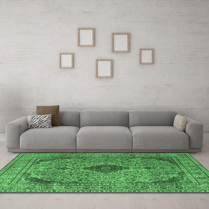 Machine Washable Medallion Emerald Green Traditional Area Rugs in a Living Room,, wshtr1031emgrn