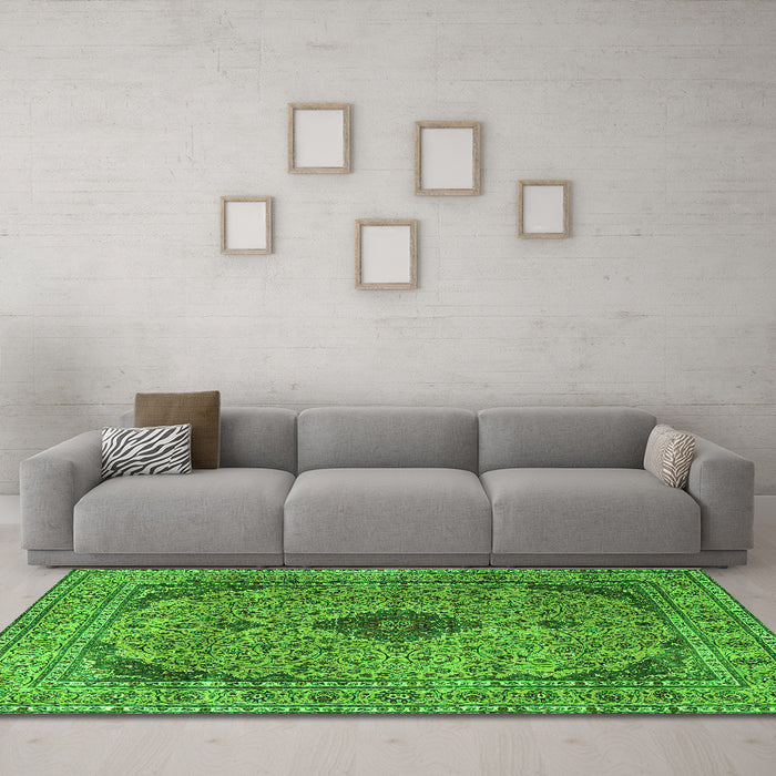 Machine Washable Medallion Green Traditional Area Rugs in a Living Room,, wshtr1031grn