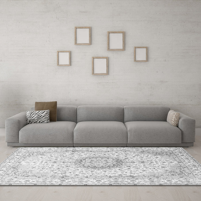 Machine Washable Medallion Gray Traditional Rug in a Living Room,, wshtr1032gry