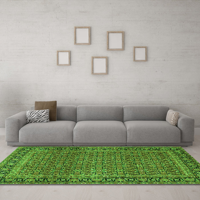 Machine Washable Persian Green Traditional Area Rugs in a Living Room,, wshtr1033grn