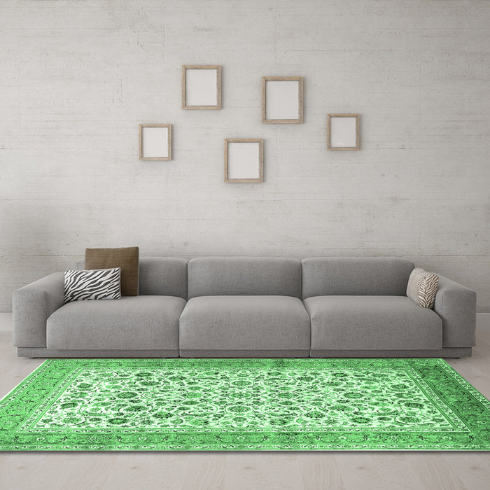 Machine Washable Persian Emerald Green Traditional Area Rugs in a Living Room,, wshtr1040emgrn