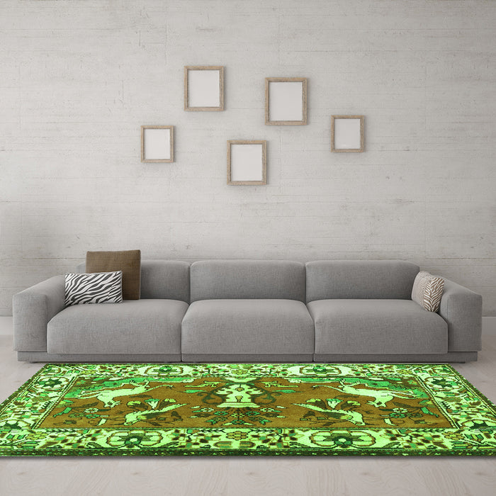 Machine Washable Animal Green Traditional Area Rugs in a Living Room,, wshtr1042grn