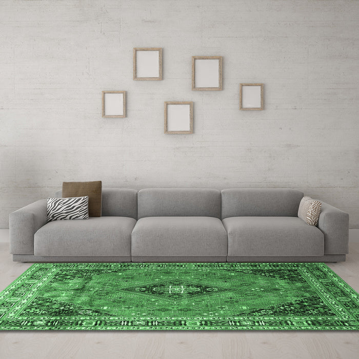 Machine Washable Medallion Emerald Green Traditional Area Rugs in a Living Room,, wshtr1044emgrn