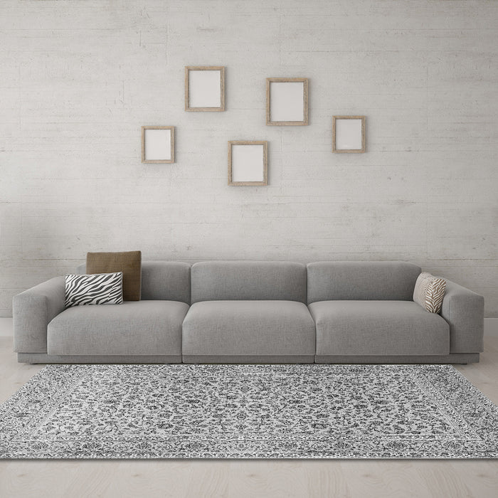 Machine Washable Persian Gray Traditional Rug in a Living Room,, wshtr1045gry