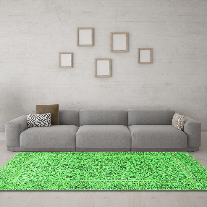 Machine Washable Persian Green Traditional Area Rugs in a Living Room,, wshtr1045grn