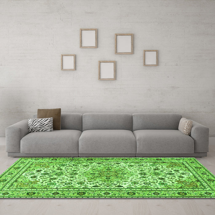 Machine Washable Persian Green Traditional Area Rugs in a Living Room,, wshtr1046grn