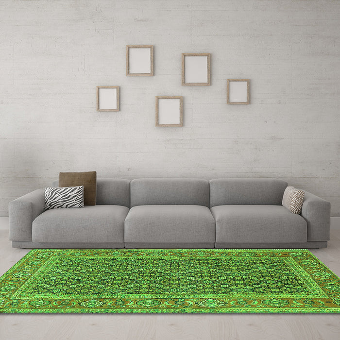 Machine Washable Persian Green Traditional Area Rugs in a Living Room,, wshtr1047grn