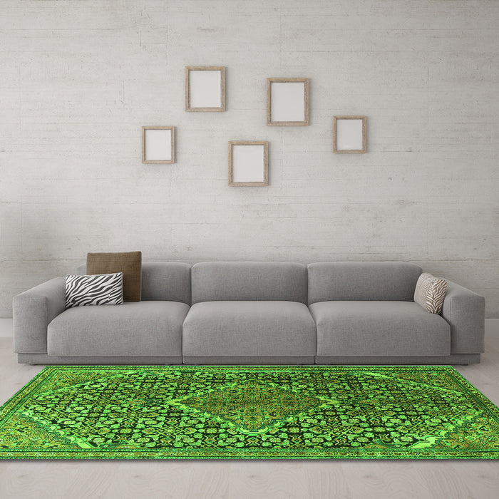 Machine Washable Persian Green Traditional Area Rugs in a Living Room,, wshtr1048grn