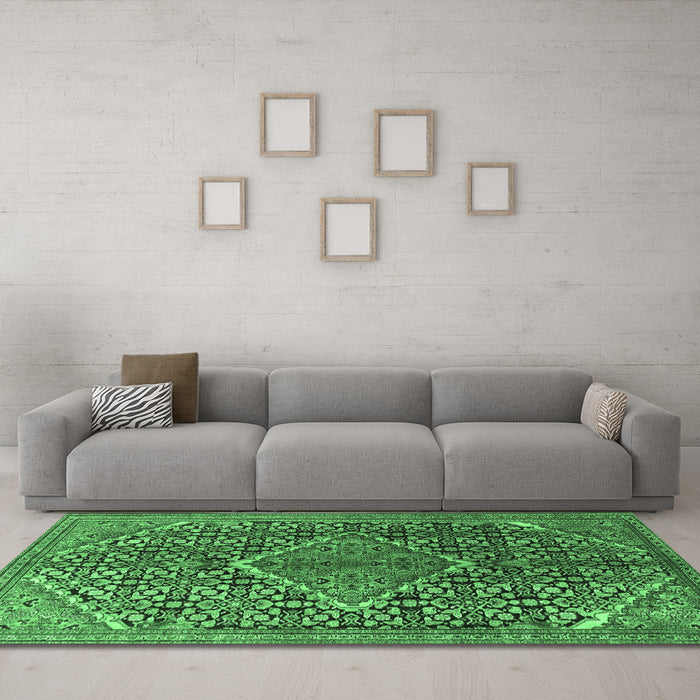 Machine Washable Persian Emerald Green Traditional Area Rugs in a Living Room,, wshtr1048emgrn
