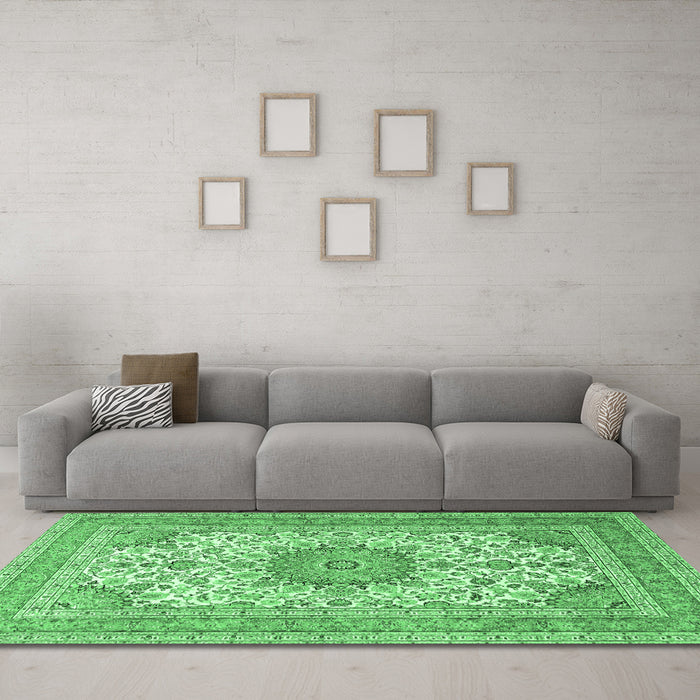Machine Washable Medallion Emerald Green Traditional Area Rugs in a Living Room,, wshtr1050emgrn