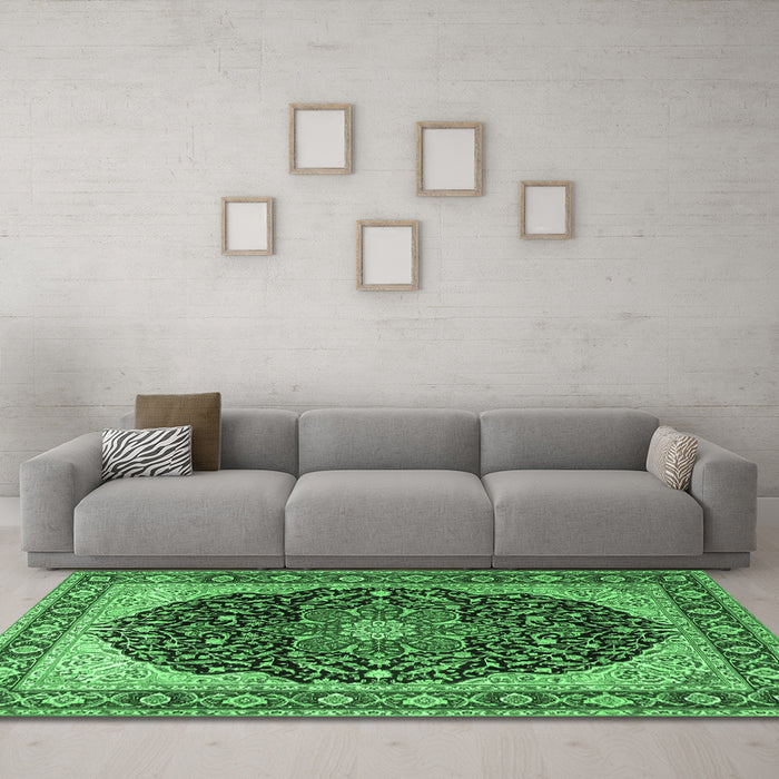 Machine Washable Medallion Emerald Green Traditional Area Rugs in a Living Room,, wshtr1052emgrn