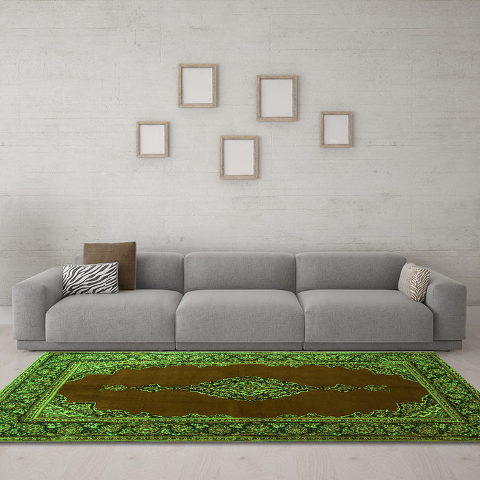 Machine Washable Medallion Green Traditional Area Rugs in a Living Room,, wshtr106grn