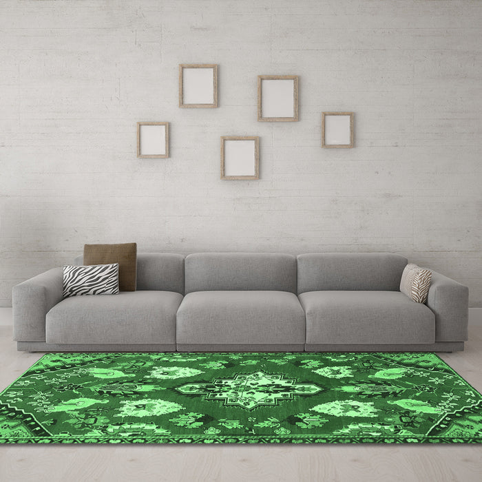 Machine Washable Persian Emerald Green Traditional Area Rugs in a Living Room,, wshtr1074emgrn