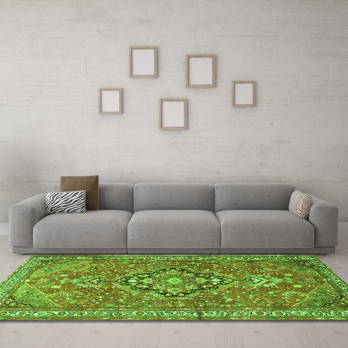 Machine Washable Persian Green Traditional Area Rugs in a Living Room,, wshtr1086grn